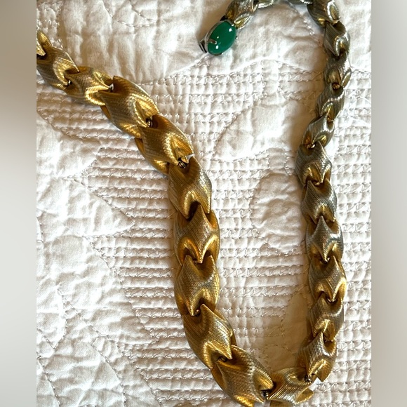 BRANIA Two-Toned Link Necklace Graduated Mid Century Green Cabochon Clasp-Marked - Picture 7 of 7